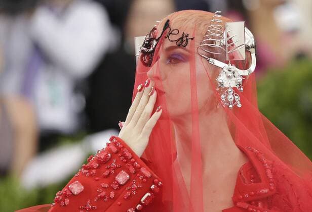 Katy Perry blows a kiss when she arrives on the red carpet at the Costume Institute Benefit at The Metropolitan Museum of Art celebrating the opening of Rei Kawakubo Comme des Garcons: Art of the In-Between in New York City on May 1, 2017.  NYP20170501620 JOHNxANGELILLO