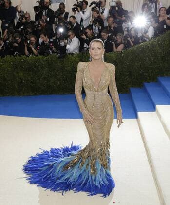 Entertainment Bilder der Woche Themen der Woche Blake Lively arrives on the red carpet at the Costume Institute Benefit at The Metropolitan Museum of Art celebrating the opening of Rei Kawakubo Comme des Garcons: Art of the In-Between in New York City on May 1, 2017.  NYP20170501607 JOHNxANGELILLO