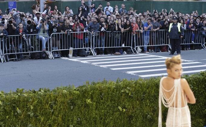 Stella Maxwell arrives on the red carpet at the Costume Institute Benefit at The Metropolitan Museum of Art celebrating the opening of Rei Kawakubo Comme des Garcons: Art of the In-Between in New York City on May 1, 2017.  NYP20170501616 JOHNxANGELILLO