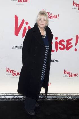 Mylene Demongeot CELEBRITES : Avnt Premiere de Vive la Crise - Paris - 02 05 2017 JBAutissier Panoramic 