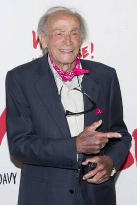 Venantino Venantini CELEBRITES : Avnt Premiere de Vive la Crise - Paris - 02 05 2017 JBAutissier Panoramic 