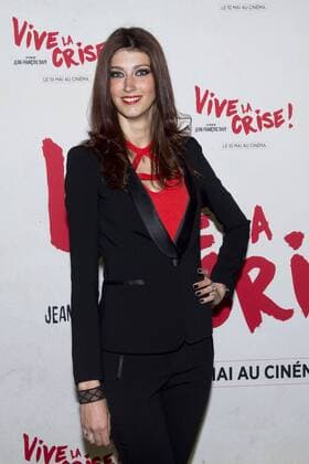 Sophie Vouzelaud CELEBRITES : Avnt Premiere de Vive la Crise - Paris - 02 05 2017 JBAutissier Panoramic 