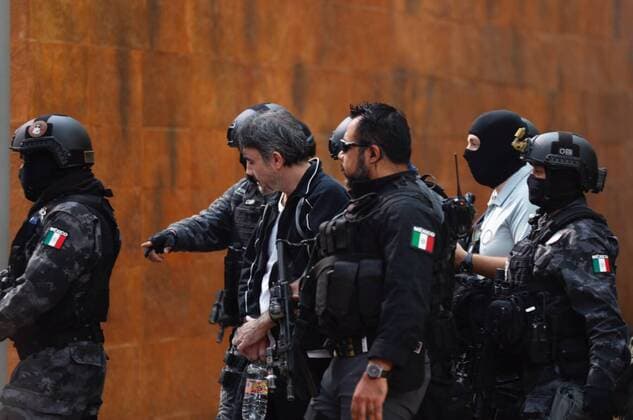 (170503) -- MEXICO CITY, May 3, 2017 -- Damaso Lopez Nunez (C), one of the leaders of an international drug trafficking cartel, is arrested in Mexico city, Mexico, May 2, 2017, according to the country s prosecutor-general (PGR). ) (djj) MEXICO-MEXICO CITY-DRUG LORD-ARRESTED FernandoxRamirez 