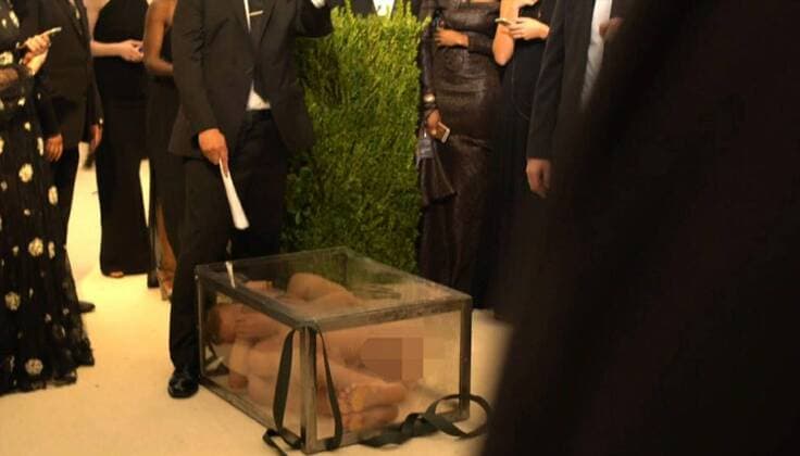 Russian artist Fyodor Pavlov-Andreevich, 41, was arrested at Metropolitan Museum of Art during Met Gala 2017 for appearing nude inside of a clear fiberglass box. The box, originally covered by a white sheet, was dropped off by a group of anonymous handlers in a restricted area near the museum. Members of the NYPD quickly apprehended Pavlov-Andreevich. The artist refused to leave the box, so firefighters were forced to cut it open. In picture: artist Fyodor Pavlov-Andreevich during a performance. Photo from Lavoisier Clemente video. LavoisierxClemente 