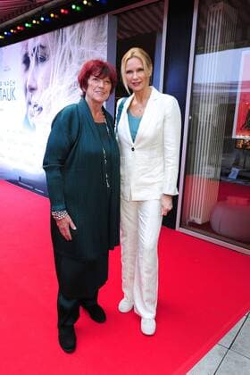 Regina Ziegler und Veronica Ferres bei der Rückkehr nach Montauk Film Premiere am 3.05.2017 in München Rueckkehr nach Montauk Filmpremiere in Muenchen, 2017 