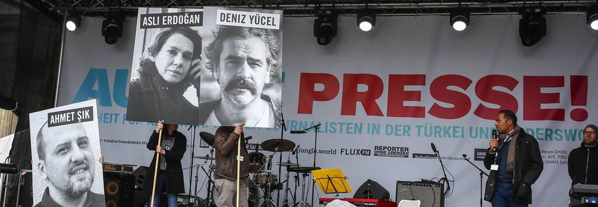 Konzert von Auf die Presse,FreeDeniz , Brandenburger Tor Auf die Presse