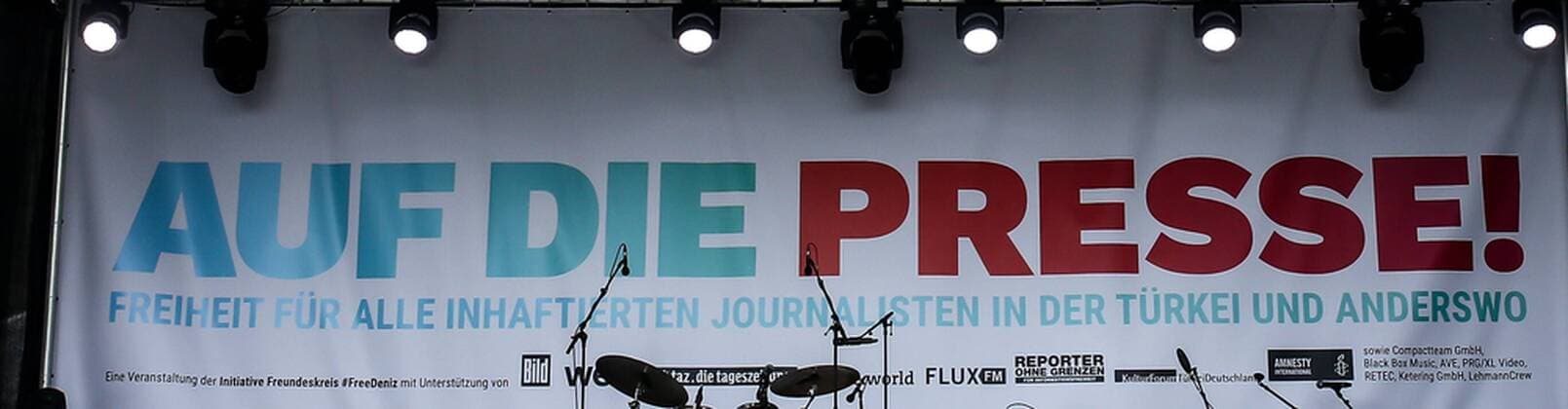 Konzert von Auf die Presse,FreeDeniz , Brandenburger Tor Auf die Presse