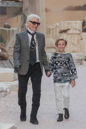 217375 Serge Arnal Starface 2017-05-03 Paris France Defile Chanel Croisiere au Grand Palais, Paris. Defile croisiere Chanel. Defile. Karl Lagerfeld. Defile Chanel Cruise at the Grand Palais, Paris. Bamber, Ellie  Copyright: xSergexArnalx xStarfacex STAR_217375_124