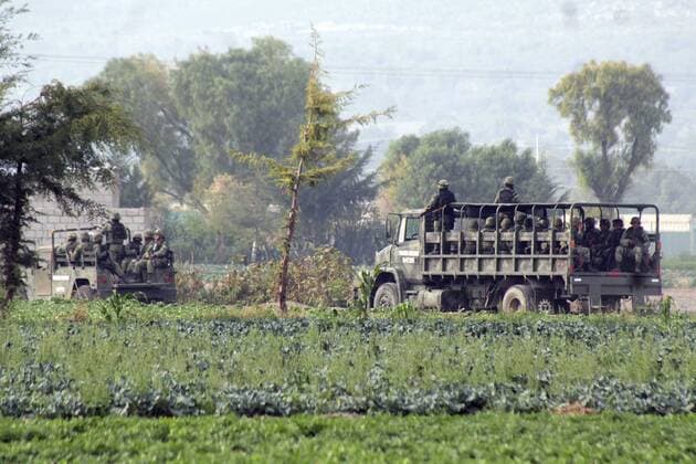 May 4, 2017 - Mexico - EUM20170504NAC05.JPG.QUECHOLAC, Pue. SecuritySeguridad-Puebla.- Elementos del Ejercito en el operativo aplicado en la comunidad de Palmarito Tochiapan, 4 de mayo de 2017, luego de los hechos violentos, de ayer miercoles, entre huachicoleros e integrantes castrenses. Foto: Agencia EL UNIVERSALJMA Mexico  - ZUMAu78_ 20170504_zaf_u78_011 Copyright: xElxUniversalx
