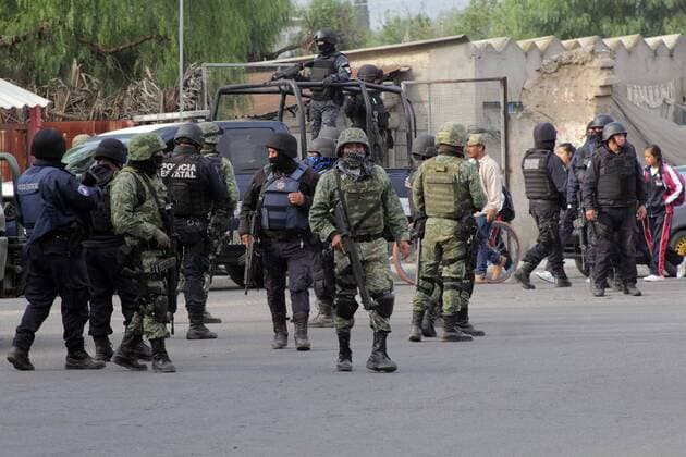 May 4, 2017 - Mexico - EUM20170504NAC03.JPG.QUECHOLAC, Pue. SecuritySeguridad-Puebla.- Elementos de la Policia Federal y del Ejercito en el operativo aplicado en la comunidad de Palmarito Tochiapan, 4 de mayo de 2017, luego de los hechos violentos, de ayer miercoles, entre huachicoleros e integrantes castrenses. Foto: Agencia EL UNIVERSALJMA Mexico  - ZUMAu78_ 20170504_zaf_u78_012 Copyright: xElxUniversalx