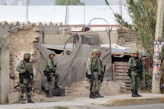 May 4, 2017 - Mexico - EUM20170504NAC04.JPG.QUECHOLAC, Pue. SecuritySeguridad-Puebla.- Elementos del Ejercito en el operativo aplicado en la comunidad de Palmarito Tochiapan, 4 de mayo de 2017, luego de los hechos violentos, de ayer miercoles, entre huachicoleros e integrantes castrenses. Foto: Agencia EL UNIVERSALJMA Mexico  - ZUMAu78_ 20170504_zaf_u78_013 Copyright: xElxUniversalx
