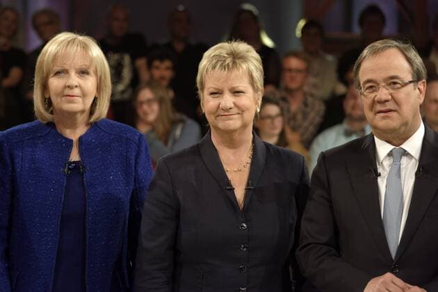 Die Wahlarena des WDR. Hier die Ministerpräsidentin des Landes Nordrhein-Westfalen, Hannelore Kraft (SPD, links) mit Sylvia Löhrmann (Grüne, Mitte) und Armin Laschet (CDU). Weitere Teilnehmer waren Christian Lindner (FDP), Michele Marsching (Piraten), Özlem Alev Demirel (Linke) sowie Markus Pretzell (AfD). Durch die Sendung führten Ellen Ehni und Sabine Scholt. Köln Nordrhein-Westfalen Deutschland