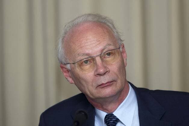 21.11.2003, Bonn, Nordrhein-Westfalen, DEU - Prof. Dr. Hans Joachim Meyer, Praesident des Zentralkomitees der deutschen Katholiken, anlaesslich der ZdK-Vollversammlung. (Hans Joachim Meyer, Praesident, ZdK, Zentralkomitee der deutschen Katholiken, Glauben, Kirche, Religion, Katholiken, katholisch, Konfession, Christentum, Vollversammlung, Vorsitzender, Portrait, Portraet, Persoenlichkeit, Nordrhein-Westfalen, NRW, Bonn, digital, QF, Persönlichkeit, Porträt, Präsident) X031121D002.JPG