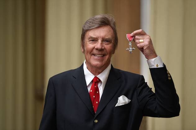 . 05 05 2017. London, United Kingdom. Singer songer writer Marty Wilde with his MBE after an Investiture at Buckingham Palace in London.  xCPNAx xi-Imagesx IIM-15042-0021
