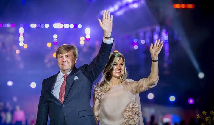 The following text was translated automatically Amsterdam, may 5, 2017-King Willem-Alexander, Queen Maxima and the Prime Minister live in Amsterdam-concert at the 5 may, closing the national celebration liberation. Photo: Frank van Beek Hollandse Hoogte  66086775