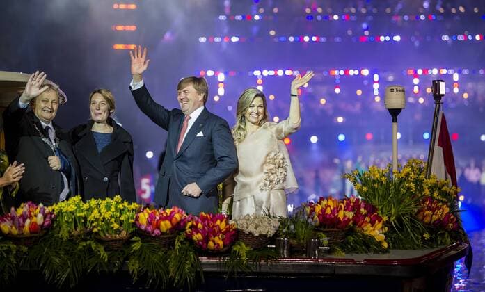 The following text was translated automatically Amsterdam, may 5, 2017-King Willem-Alexander, Queen Maxima and the Prime Minister live in Amsterdam-concert at the 5 may, closing the national celebration liberation. Photo: Frank van Beek Hollandse Hoogte  66087029