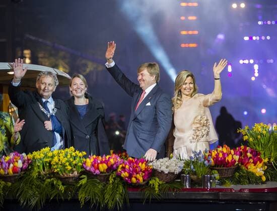 The following text was translated automatically Amsterdam, may 5, 2017-King Willem-Alexander, Queen Maxima and the Prime Minister live in Amsterdam-concert at the 5 may, closing the national celebration liberation. Photo: Frank van Beek Hollandse Hoogte  66087033