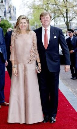 05-05-2017 Amsterdam Queen Maxima and King Willem-Alexander during the liberation concert (Afsluiting Nationale Viering van de Bevrijding) at the Amstel in Amsterdam. Natan. beige rose roze  Copyright: xPPE NIEBOERx