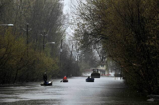 Quebec , GATINEAU , Mai 05,2017 Plusieurs rues inondees par la crue du fleuve Gatineau apres plusieurs jours de pluie. NEWS : Inondations au Quebec - Gatineau - 05 05 2017 MohamedKadri Panoramic 