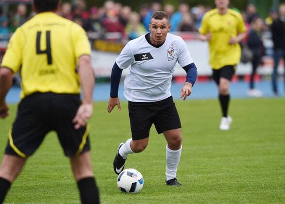 Fussball Promi-Benefizfußballspiel fuer das Tuebinger Ronald McDonald Hauses McDonald s Kinderhilfe Allstars - SV 03 Tuebingen Allstars 06.05.2017 Pietro Lombardi (McDonald s Kinderhilfe Allstars) am Ball