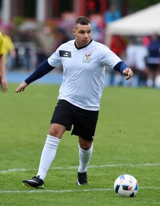 Fussball Promi-Benefizfußballspiel fuer das Tuebinger Ronald McDonald Hauses McDonald s Kinderhilfe Allstars - SV 03 Tuebingen Allstars 06.05.2017 Pietro Lombardi (McDonald s Kinderhilfe Allstars) am Ball