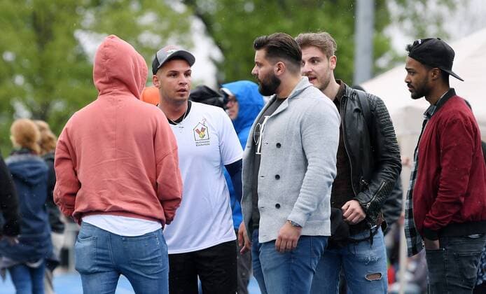 Fussball Promi-Benefizfussballspiel fuer das Tuebinger Ronald McDonald Hauses McDonald s Kinderhilfe Allstars - SV 03 Tuebingen Allstars 06.05.2017 Pietro Lombardi (2.v.li, McDonald s Kinderhilfe Allstars) mit Kumpels