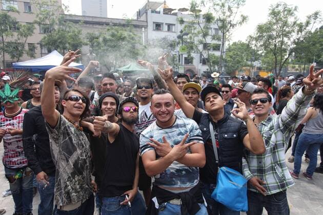Activists take part in the Global Cannabis March in Mexico City, Mexico, 06 May 2017. The annual Global Marijuana March is taking place in over 100 cities across the world in an effort to raise awareness of the benefits of medical cannabis and to call for the legalization of marijuana. World March of Marijuana in Mexico City !ACHTUNG: NUR REDAKTIONELLE NUTZUNG!  Copyright: xSASHENKAxGUTIERREZx MEX01 20170507-636297180662225255