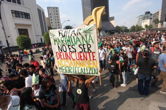 Activists take part in the Global Cannabis March in Mexico City, Mexico, 06 May 2017. The annual Global Marijuana March is taking place in over 100 cities across the world in an effort to raise awareness of the benefits of medical cannabis and to call for the legalization of marijuana. World March of Marijuana in Mexico City !ACHTUNG: NUR REDAKTIONELLE NUTZUNG!  Copyright: xSASHENKAxGUTIERREZx MEX01 20170507-636297180682972989