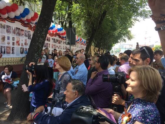 MEXICO CITY, MEXICO - MAY 6, 2017: People attend the unveiling of Memory Wall as part of an Immortal Regiment memorial event marking the 72nd anniversary of the Victory over Nazi Germany in the Second World War, outside the Russian Embassy in Mexico. Ivan Valyuk TASS  TS04AE0D