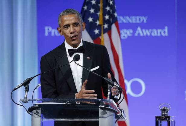 Barack Obama erhält Zivilcourage-Preis in Boston Former U.S. President Barack Obama speaks after he was presented the 2017 John F. Kennedy Profile In Courage Award by Caroline Kennedy at the John F. Kennedy Library in Boston, Massachusetts on May 7, 2017. Obama is being honored for his enduring commitment to democratic ideals and elevating the standard of political courage in a new century, with specific mention of his expansion of healthcare options, his leadership on confronting climate change and his restoration of diplomatic relations with Cuba.  WAX20170507104 CJxGUNTHER