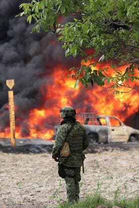 Mexiko: Explosion in Pemex-Pipeline May 7, 2017 - Mexico - EUM20170507NAC42.JPG .ACAJETE, Pue., FireIncendio-Puebla.- Aspectos del incendio registrado este 7 de mayo de 2017, por dos tomas clandestinas en los ductos de Petroleos Mexicanos (Pemex) localizadas a la altura .del kilometro 147+400 de la carretera Puebla-Cordoba, en la comunidad de Santa Maria Nenetzintla, en el municipio poblano de Acajete. Foto: Agencia EL UNIVERSALAriel OjedaAFBV Mexico  - ZUMAu78_ 20170507_zaf_u78_078 Copyright: xElxUniversalx