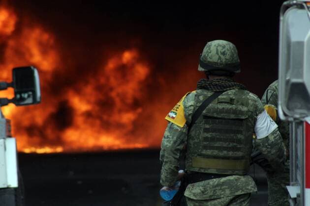Mexiko: Explosion in Pemex-Pipeline May 7, 2017 - Mexico - EUM20170507NAC43.JPG .ACAJETE, Pue., Fire Incendio-Puebla.- Aspectos del incendio registrado este 7 de mayo de 2017, por dos tomas clandestinas en los ductos de Petroleos Mexicanos (Pemex) localizadas a la altura .del kilometro 147+400 de la carretera Puebla-Cordoba, en la comunidad de Santa Maria Nenetzintla, en el municipio poblano de Acajete. Foto: Agencia EL UNIVERSAL AFBV Mexico  - ZUMAu78_ 20170507_zaf_u78_079 Copyright: xOmarxContrerasx