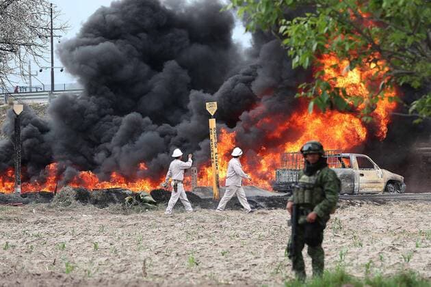 Mexiko: Explosion in Pemex-Pipeline May 7, 2017 - Mexico - EUM20170507NAC46.JPG .ACAJETE, Pue., FireIncendio-Puebla.- Aspectos del incendio registrado este 7 de mayo de 2017, por dos tomas clandestinas en los ductos de Petroleos Mexicanos (Pemex) localizadas a la altura .del kilometro 147+400 de la carretera Puebla-Cordoba, en la comunidad de Santa Maria Nenetzintla, en el municipio poblano de Acajete. Foto: Agencia EL UNIVERSALAriel OjedaAFBV Mexico  - ZUMAu78_ 20170507_zaf_u78_082 Copyright: xElxUniversalx