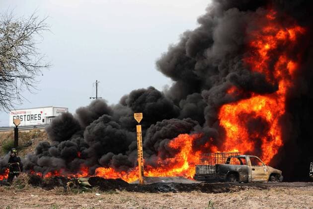 Mexiko: Explosion in Pemex-Pipeline May 7, 2017 - Mexico - EUM20170507NAC47.JPG .ACAJETE, Pue., FireIncendio-Puebla.- Aspectos del incendio registrado este 7 de mayo de 2017, por dos tomas clandestinas en los ductos de Petroleos Mexicanos (Pemex) localizadas a la altura .del kilometro 147+400 de la carretera Puebla-Cordoba, en la comunidad de Santa Maria Nenetzintla, en el municipio poblano de Acajete. Foto: Agencia EL UNIVERSALAriel OjedaAFBV Mexico  - ZUMAu78_ 20170507_zaf_u78_083 Copyright: xElxUniversalx