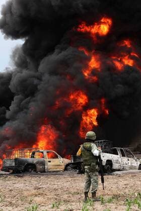 Mexiko: Explosion in Pemex-Pipeline May 7, 2017 - Mexico - EUM20170507NAC48.JPG .ACAJETE, Pue., FireIncendio-Puebla.- Aspectos del incendio registrado este 7 de mayo de 2017, por dos tomas clandestinas en los ductos de Petroleos Mexicanos (Pemex) localizadas a la altura .del kilometro 147+400 de la carretera Puebla-Cordoba, en la comunidad de Santa Maria Nenetzintla, en el municipio poblano de Acajete. Foto: Agencia EL UNIVERSALAriel OjedaAFBV Mexico  - ZUMAu78_ 20170507_zaf_u78_085 Copyright: xElxUniversalx