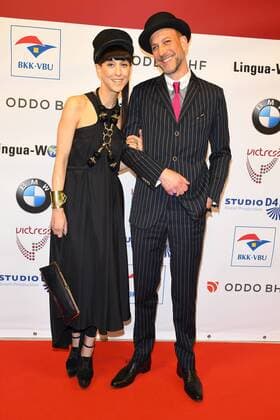 Esther Perbandt mit Begleitung bei der 12. VICTRESS Gala anlaesslich der Verleihung des Victress Award, mit Natalia Woerner, Victress of The Year Award 2017 in Berlin am 08.05.2017