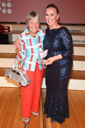 Heidi Hetzer, Birgit Gehr, GF, Blues, Bayerische Logistik Umwelt & Entsorgungssysteme GmbH bei der 12. VICTRESS Gala anlaesslich der Verleihung des Victress Award, mit Natalia Woerner, Victress of The Year Award 2017 in Berlin am 08.05.2017