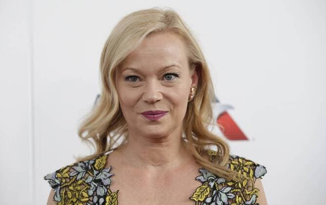 Samantha Mathis arrives on the red carpet at the 44th Chaplin Award Gala honoring Robert De Niro at David H. Koch Theater at Lincoln Center on May 8, 2017 in New York City.  NYP20170508135 JOHNxANGELILLO