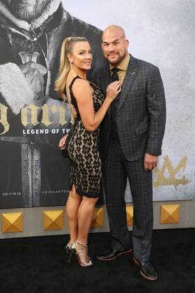 Tito Ortiz und seine Ehefrau Kristin Ortiz bei der King Arthur: Legend of the Sword Film Premiere am 8.05.2017 in Los Angeles King Arthur: Legend of the Sword Filmpremiere in Los Angeles, 2017 