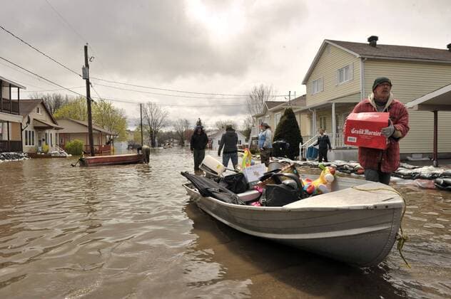 Quebec , GATINEAU , Mai 07,2017 Plusieurs rues inondees par la crue du fleuve Gatineau apres plusieurs jours de pluie. NEWS : Inondations au Quebec - Gatineau - 07 05 2017 MohamedKadri Panoramic 