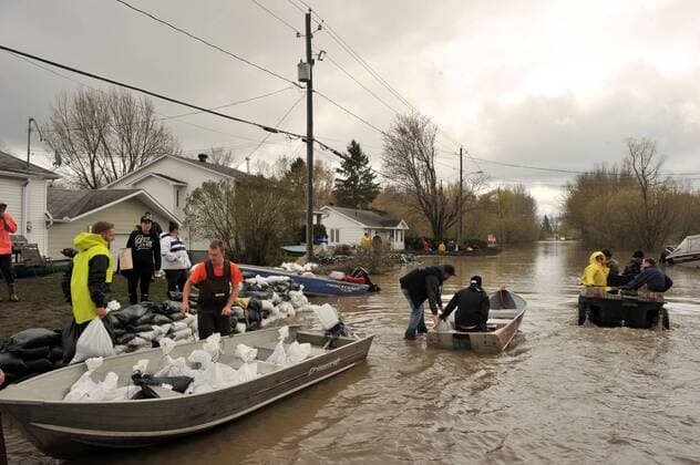 Quebec , GATINEAU , Mai 07,2017 Plusieurs rues inondees par la crue du fleuve Gatineau apres plusieurs jours de pluie. NEWS : Inondations au Quebec - Gatineau - 07 05 2017 MohamedKadri Panoramic 