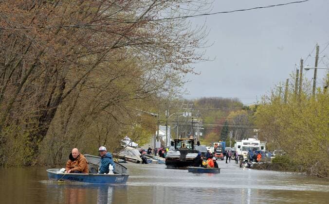 Quebec , GATINEAU , Mai 07,2017 Plusieurs rues inondees par la crue du fleuve Gatineau apres plusieurs jours de pluie. NEWS : Inondations au Quebec - Gatineau - 07 05 2017 MohamedKadri Panoramic 