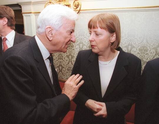 Angela Merkel, Generalsekretärin der CDU und Altbundespräsident Richard von Weizsäcker bei der Feier anlässlich des 70. Geburtstags von Kurt Biedenkopf, Ministerpräsident von Sachsen, in der Semper-Oper, Dresden, 06.02.00, Berlin Deutschland Copyright: xThomasxKoehlerx