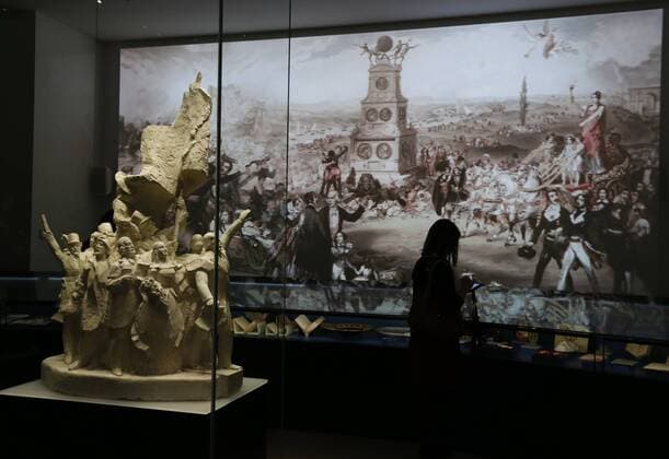 (170509) -- BRUSSELS, May 9, 2017 -- A visitor views the exhibits at the House of European History in Brussels, capital of Belgium, May 9, 2017. As a subsidiary body of the European Parliament, the newly-opened House of European History will guide visitors through an outline of European history. ) (zf) BELGIUM-BRUSSELS-HOUSE OF EUROPEAN HISTORY YexPingfan 