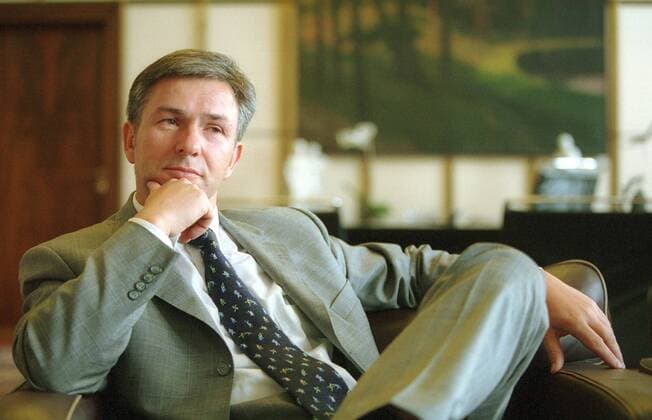 Klaus Wowereit bekennt sich zu seiner Homosexualität, 20. Jahrestag am 10. Juni Klaus Wowereit, SPD, Regierender Buergermeister von Berlin, in seinem Arbeitszimmer. Berlin, 18.06.2001, Berlin Deutschland Copyright: xNicolexMaskusx
