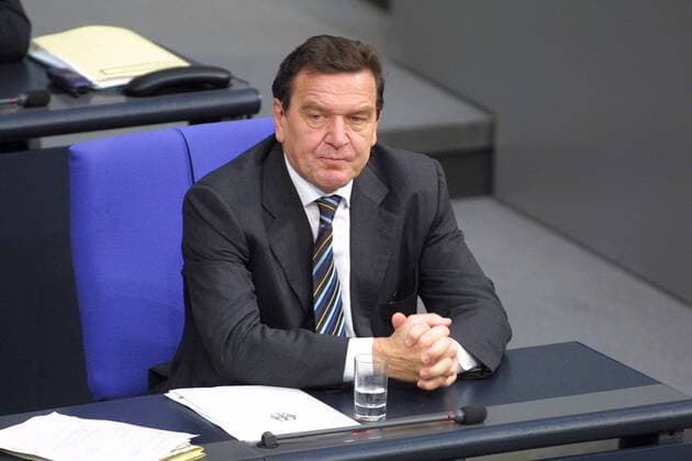 Bundeskanzler Gerhard Schroeder, SPD. Bundestag. Berlin, 16.11.2001, Berlin Deutschland Copyright: xThomasxKoehlerx