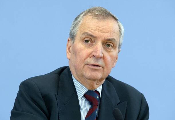 Klaus Toepfer, Direktor des Umweltprogramm der Vereinten Nationen, UNEP. Berlin. 13.05.2002, Berlin Deutschland Copyright: xThomasxKoehlerx