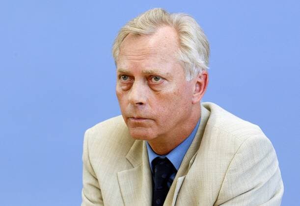 Uwe Karsten Heye, Regierungssprecher , Berlin , den 11.05.2002 , Berlin Deutschland Copyright: xThomasxImox