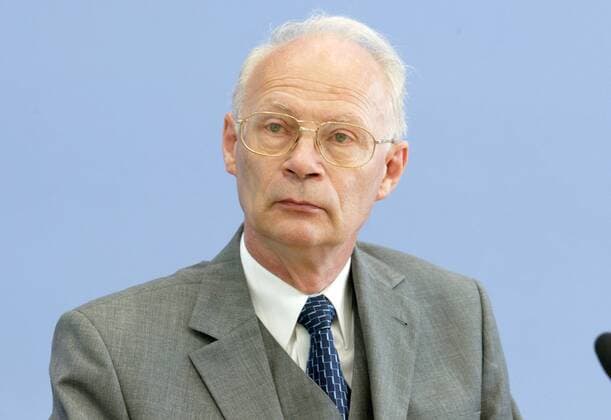 Prof. Dr. Hans Joachim Meyer , Praesident des ZdK , Berlin , den 27.06.2002 Berlin Deutschland Copyright: xThomasxImox