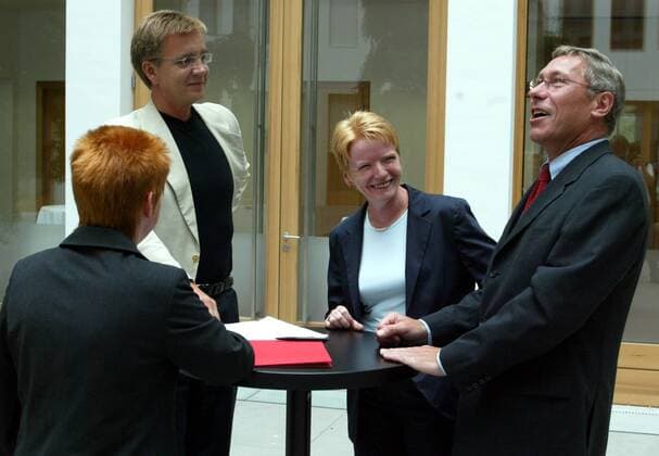 Petra Pau, stellvertrtende Bundesvorsitzende der PDS, Dietmar Bartsch, Bundesgeschäftsfuehrer der PDS, Gabi Zimmer, Bundesvorsitzende der PDS, und Roland Claus, Fraktionsvorsitzender der PDS im Bundestag, Berlin, 31.07.2002, Berlin Deutschland Copyright: xAndreasxNollx